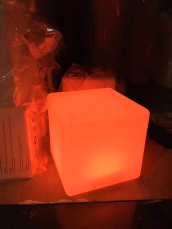 Светильник Куб 35 с питанием от АКБ, RGB